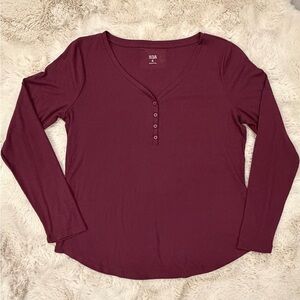 NWOT a.n.a Women’s Long Sleeve V-Neck Henley Top in Burgundy